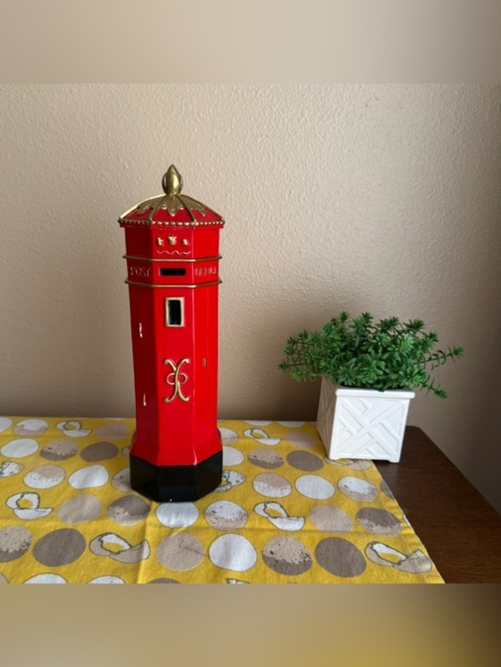 Byers Choice Carolee English Post Office red mailbox figurine
